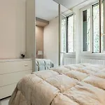 La Casa Di Ringhiera In Corso Sempione