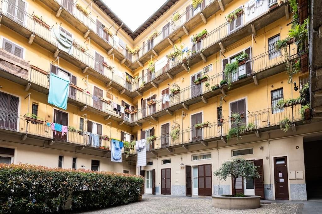 La Casa Di Ringhiera In Corso Sempione *