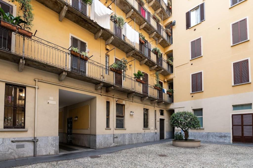 La Casa Di Ringhiera In Corso Sempione