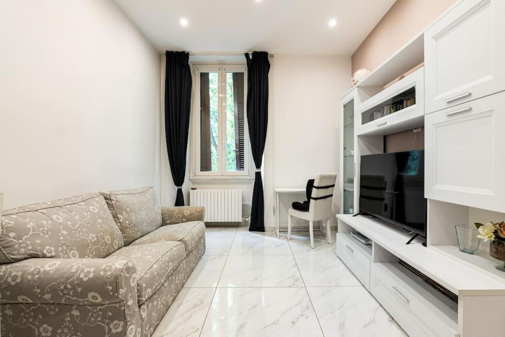 La Casa Di Ringhiera In Corso Sempione Apartment *